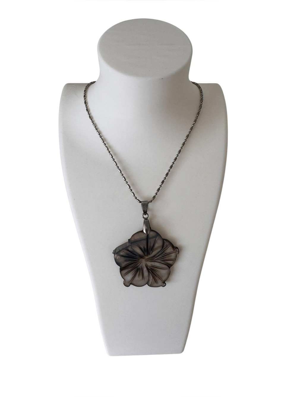 Large Floral Pendant Necklace Mother of Pearl Style Flower